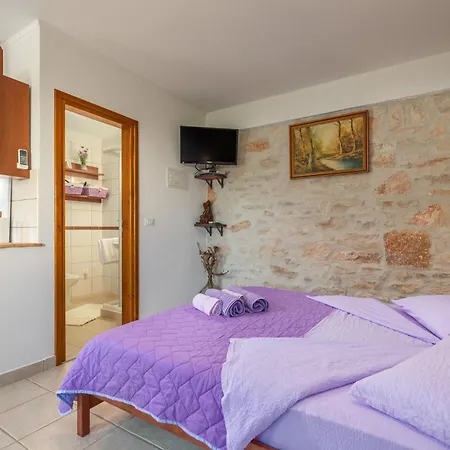 Basarinka Apartment *